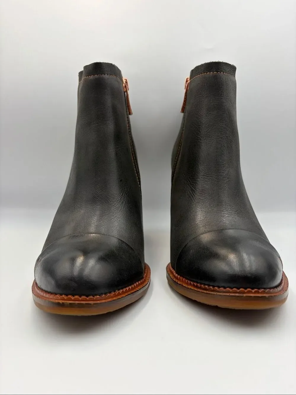 Hush Puppies Axelle Dewey Black Leather Ankle Booties Block Heel NIB Size 8.5